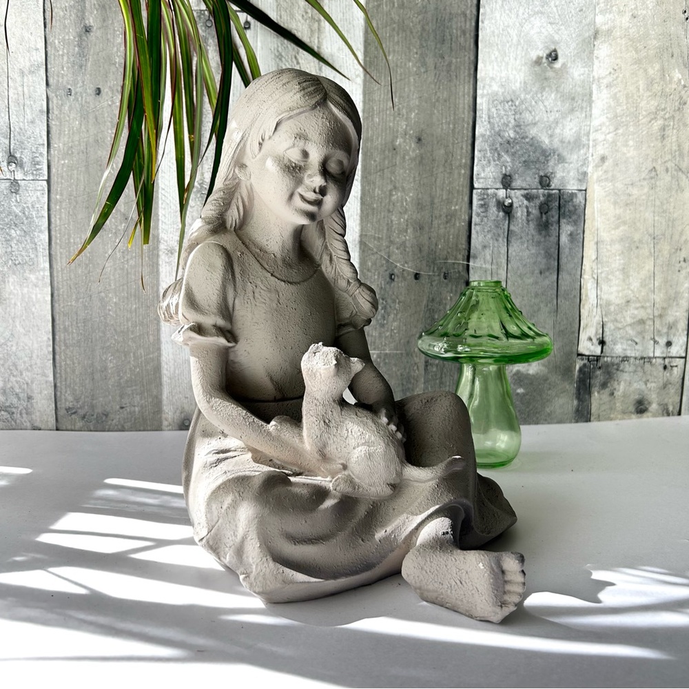 🌴Charming Garden Sculpture of Girl with Kitten Sitting in Faux Stone | NWOT